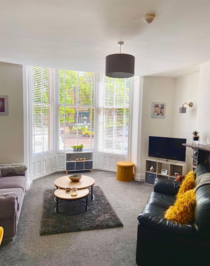Charles Alexander Short Stay - Clifton Drive Beach Retreat Lytham St Annes Exteriör bild