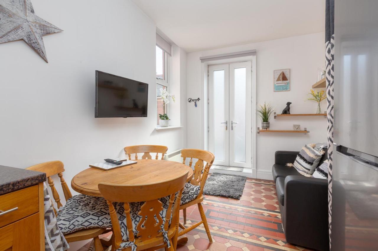 Charles Alexander Short Stay - Clifton Drive Beach Retreat Lytham St Annes Exteriör bild